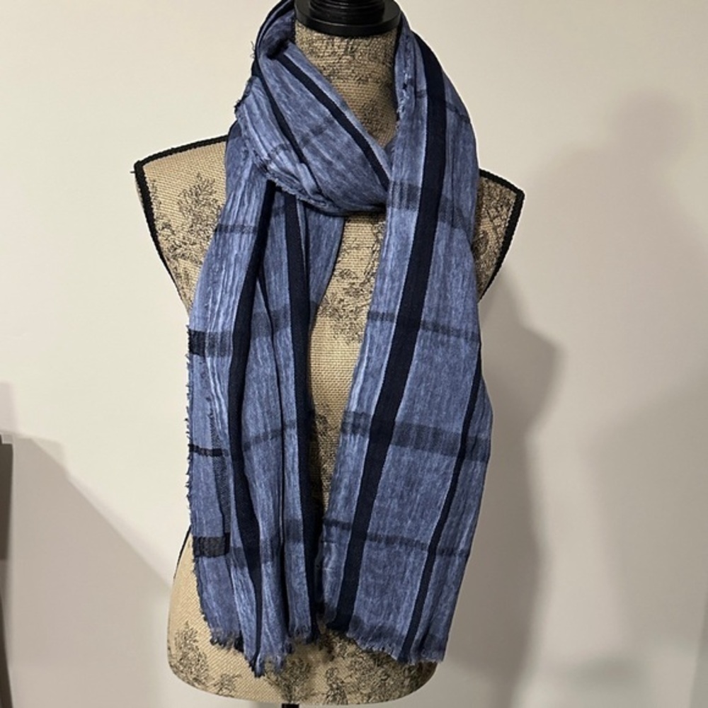 Universal Thread Blue Plaid woven Scarf 22x72”